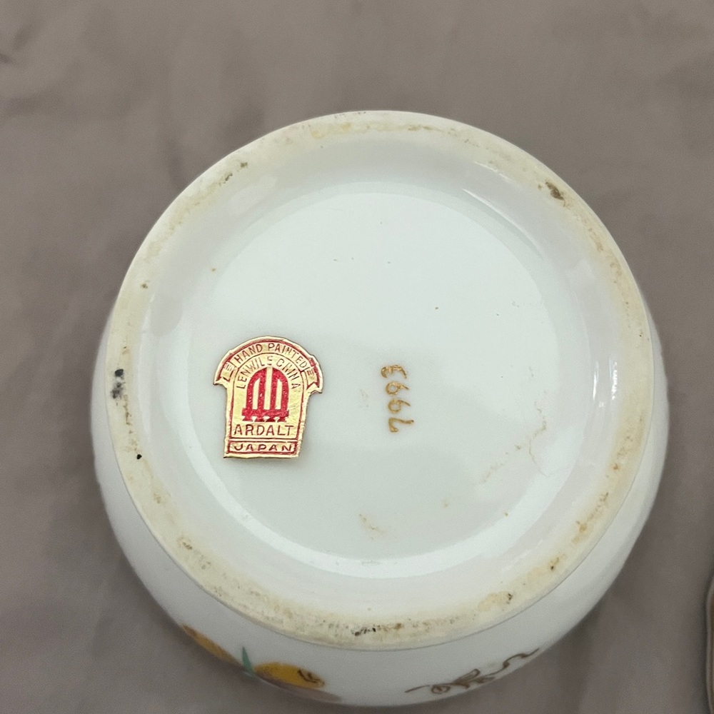 Vintage porcelain Lenwile Ardalt vanity set. - Picture 15 of 15